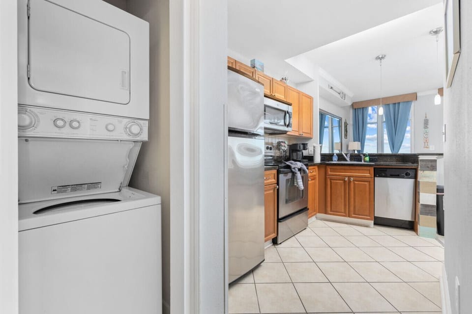 Save space in your suitcase for souvenirs! Pack light and take advantage of the washer and dryer to keep your clothes fresh throughout your stay.