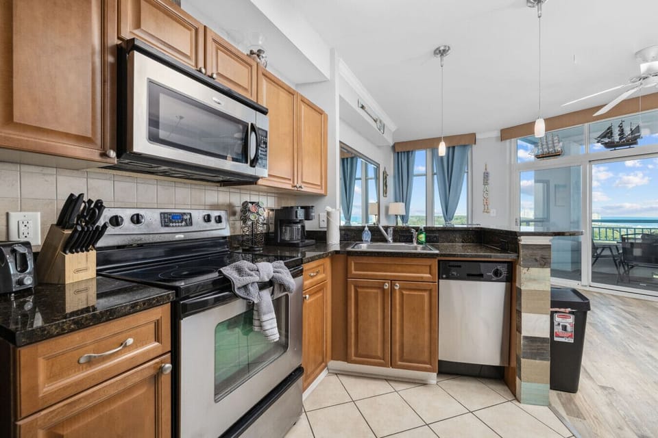 The kitchen is fully stocked with everything you need, whether you’re whipping up a quick snack or cooking a full feast.