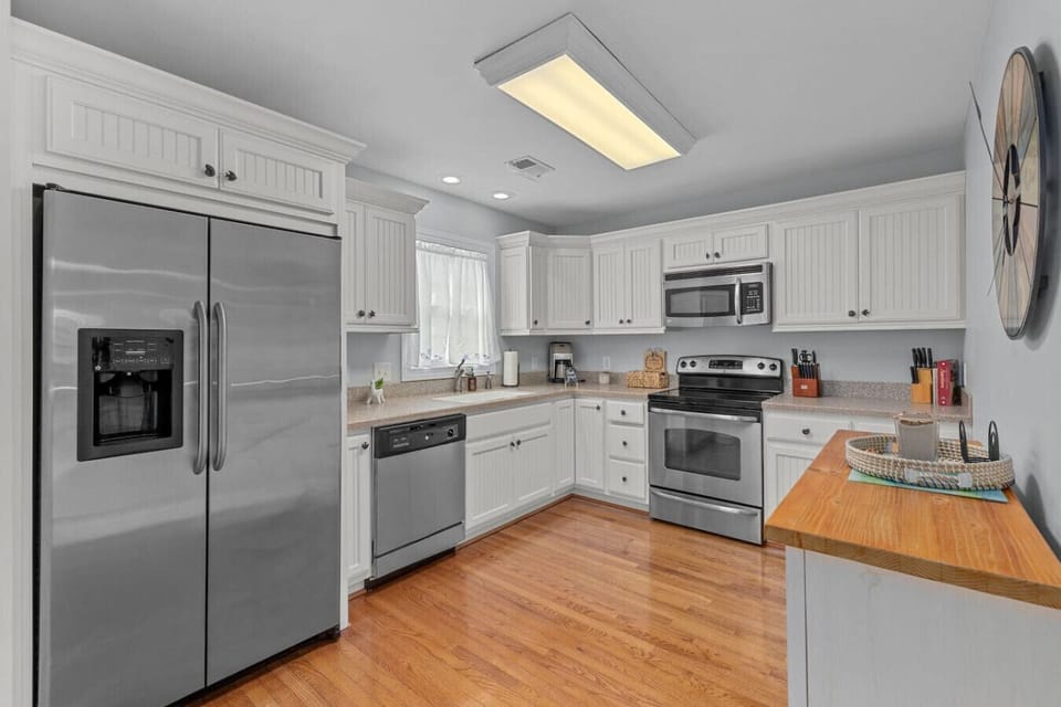 Indulge in this well-equipped kitchen, stocked with all the essentials for cooking and entertaining.