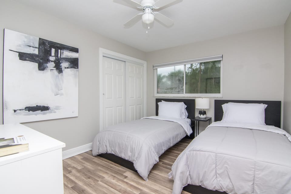 3rd Bedroom w/ Twin Beds