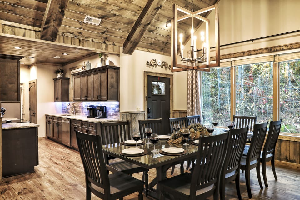 Spacious dining room for the whole family