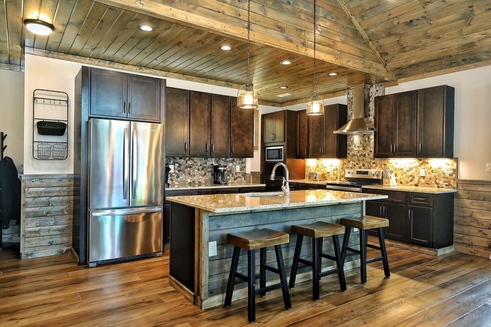 Comes with a fully stocked kitchen
