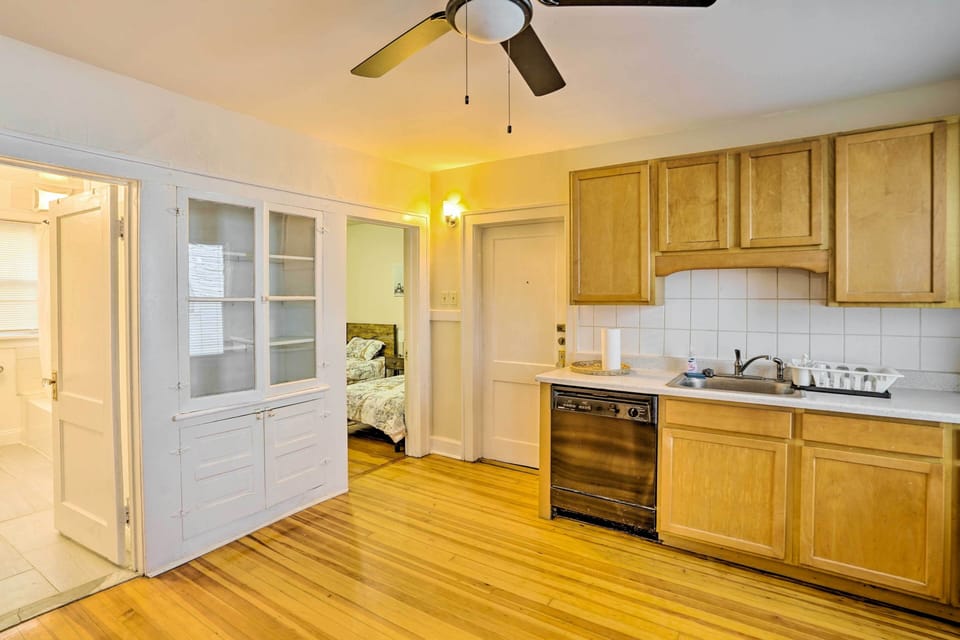 Kitchen | Cooking Basics | Coffee Maker | Paper Towels/Trash Bags Provided