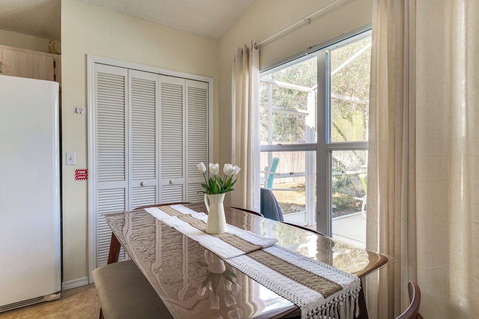 Dining Area | Dishware/Flatware