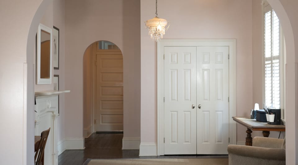 Napoleonic Queen | Living area | 40-inch LCD TV with cable channels, TV