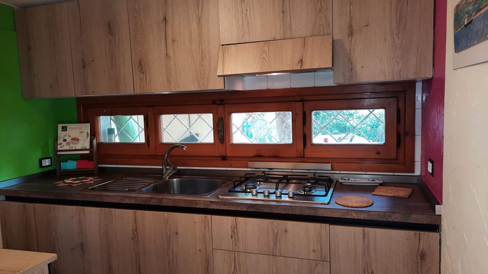 full equipped kitchenette