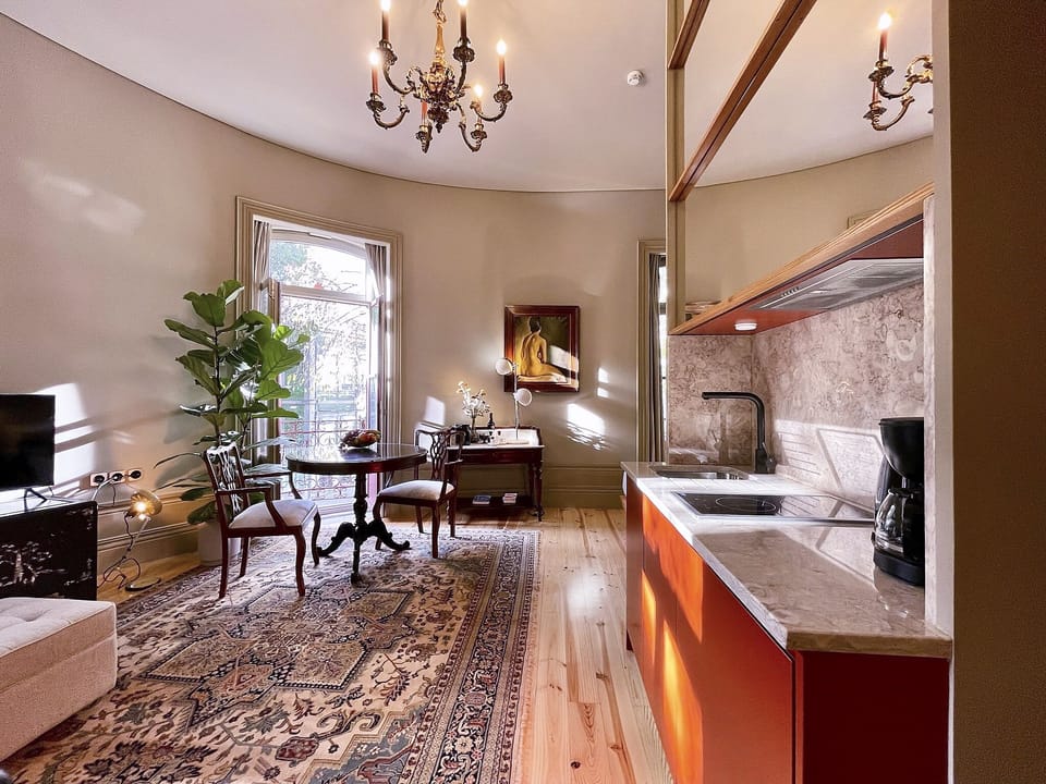 Kitchenette and Dining area 
