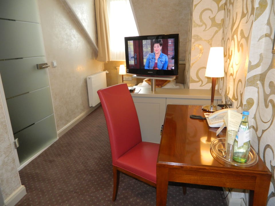 Single Room | Hypo-allergenic bedding, minibar, in-room safe, desk
