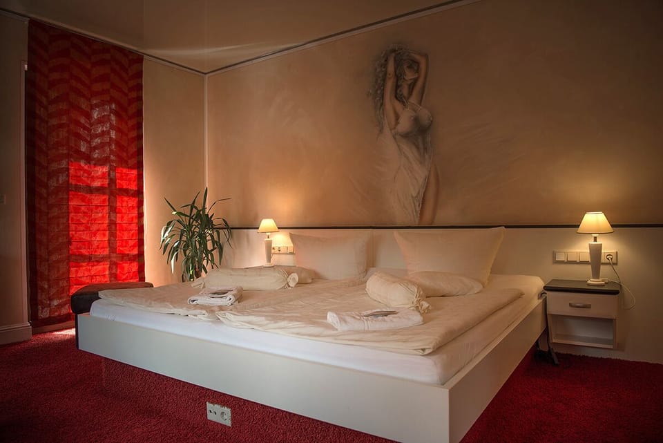 WiFi (free), bed sheets