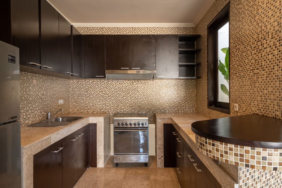 Villa | Private kitchen | Fridge, microwave, stovetop, cookware/dishes/utensils