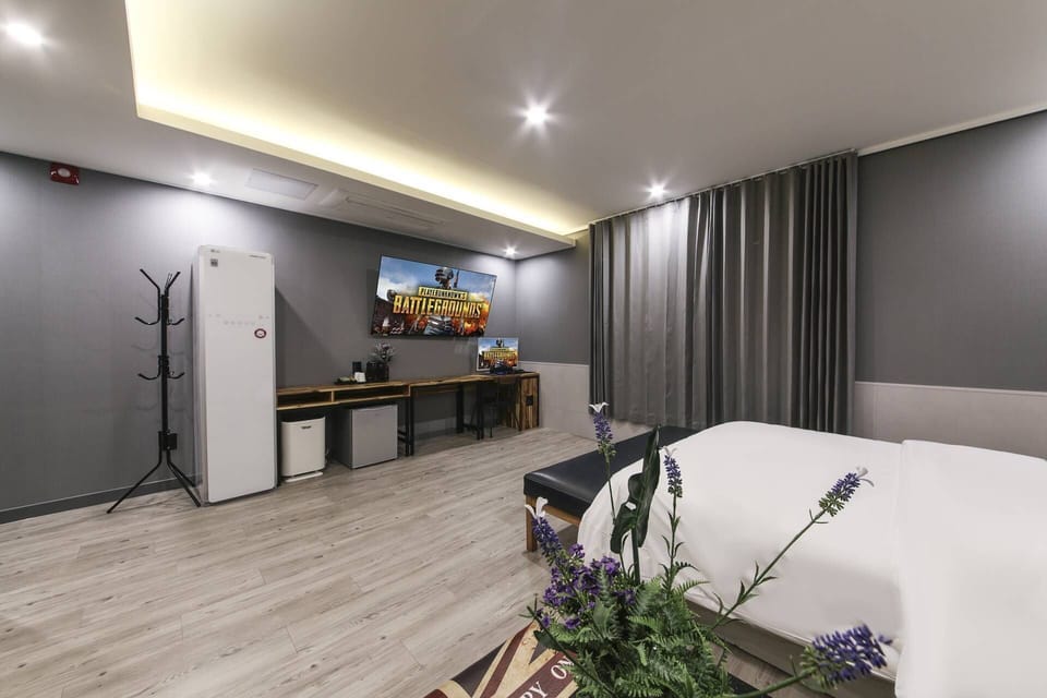 Deluxe Room | Individually decorated, individually furnished, free WiFi, bed sheets