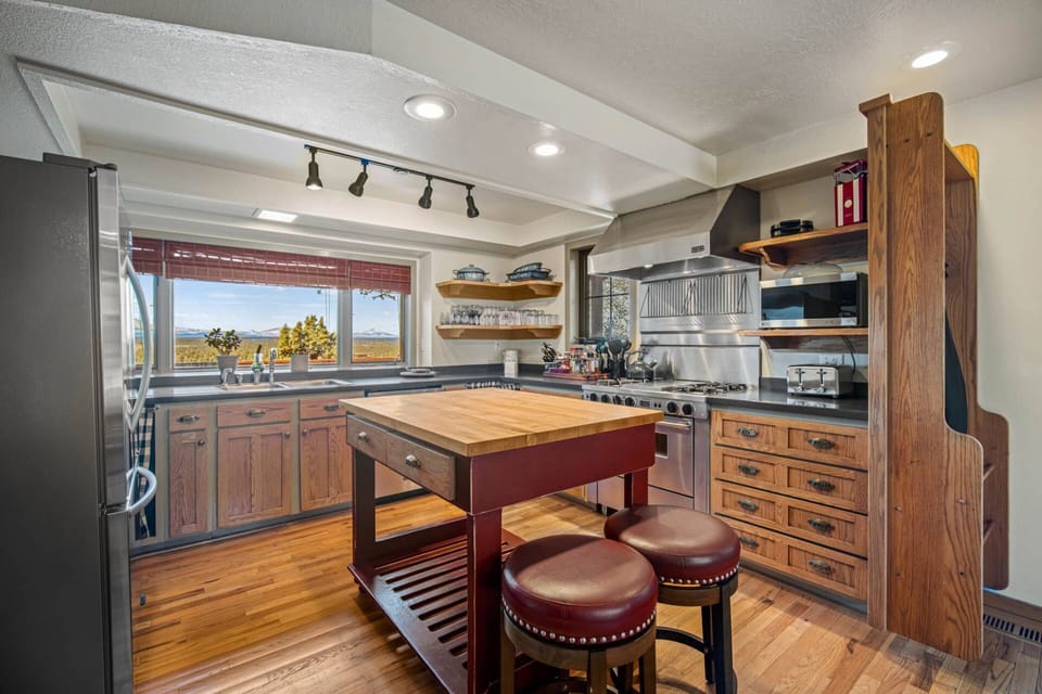 Cook a delicious meal in this fabulous kitchen.