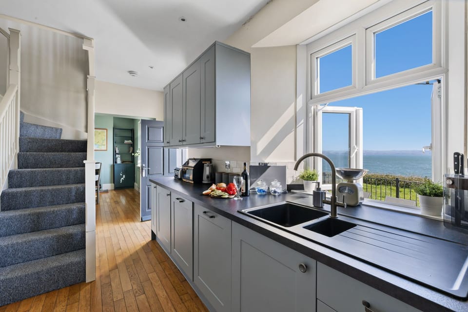Kitchen with sea views - 1 The Old Signal House