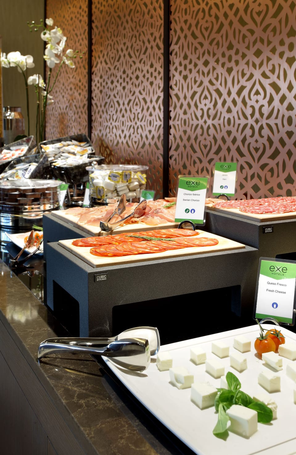 Daily buffet breakfast for a fee