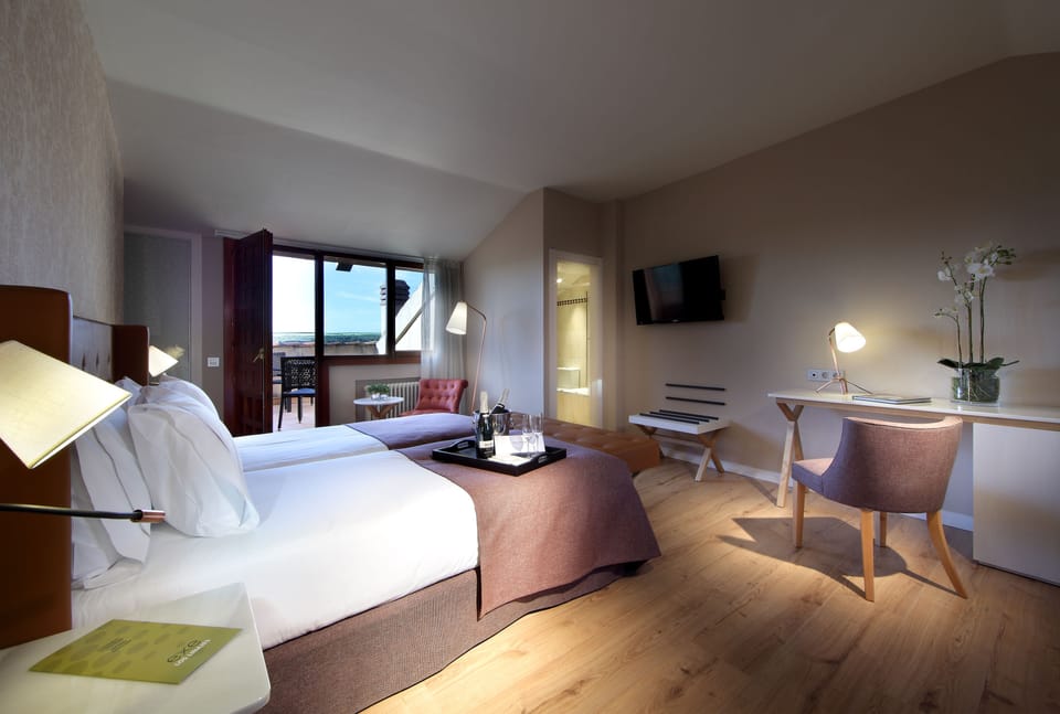 Double Room, Terrace | Minibar, in-room safe, desk, free WiFi
