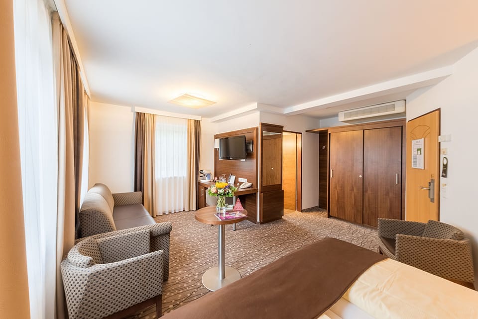 Premium bedding, pillowtop beds, minibar, in-room safe