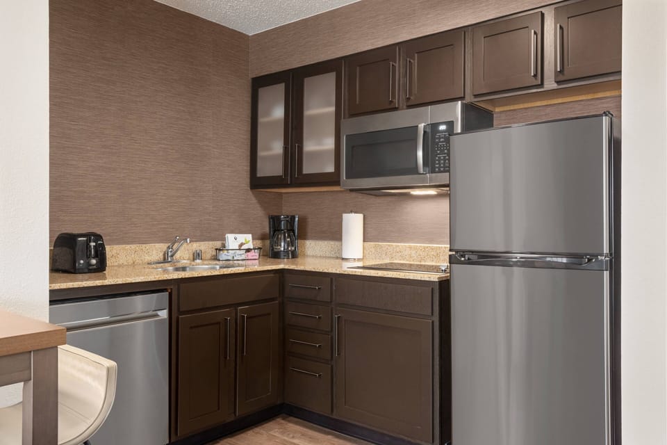 Suite, 1 Bedroom | Desk, iron/ironing board, free cribs/infant beds, free WiFi