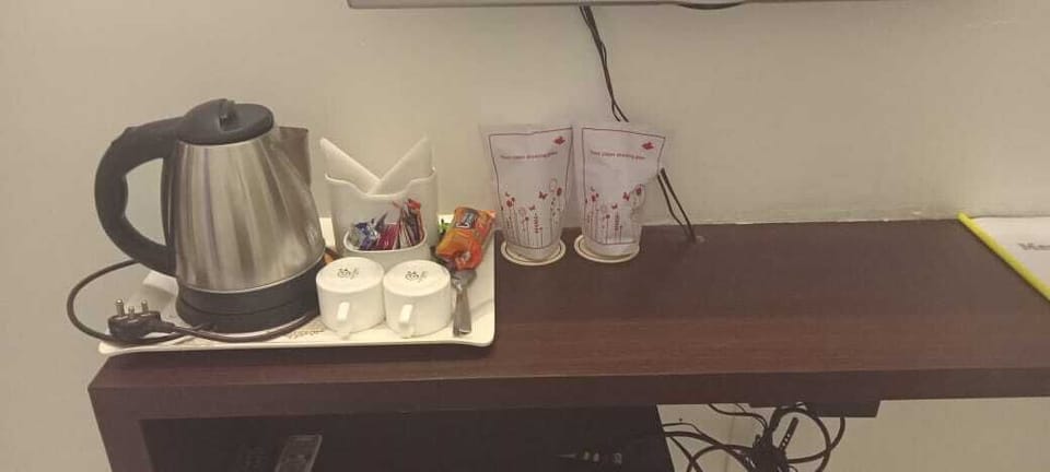 Twin Room | Desk, laptop workspace, free WiFi, bed sheets