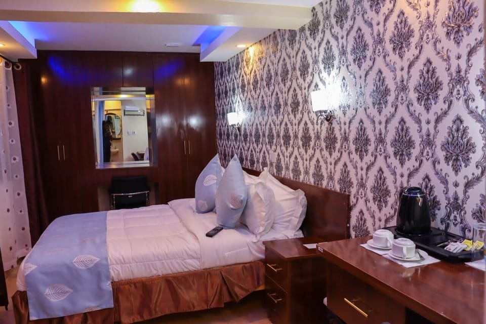Executive Single Room | Individually decorated, individually furnished, desk, laptop workspace