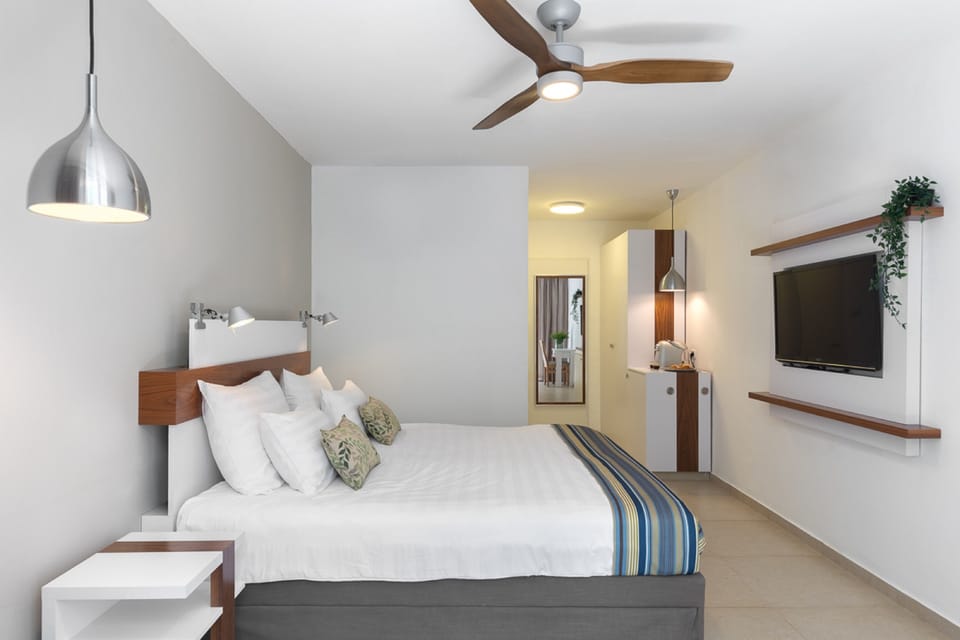 Superior Room, Garden View | In-room safe, desk, iron/ironing board, free WiFi