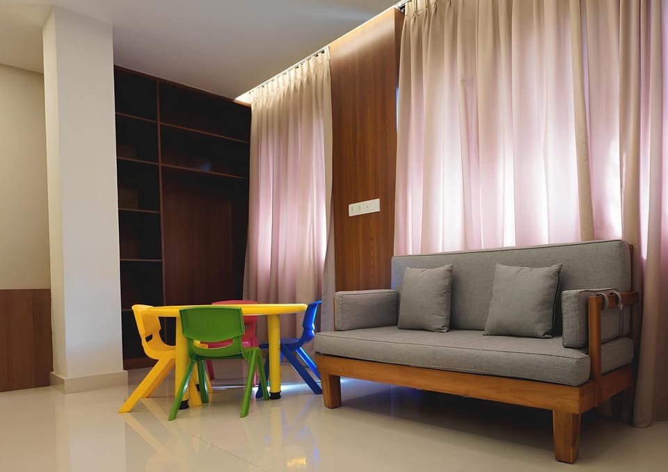 Family Room | Minibar, in-room safe, desk, iron/ironing board