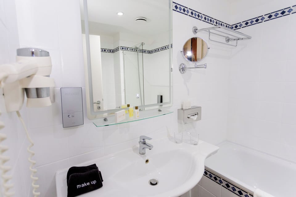 Rainfall showerhead, free toiletries, hair dryer, towels