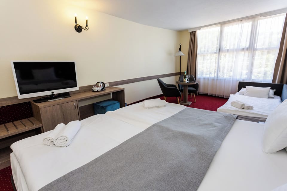 Triple Room | Minibar, in-room safe, desk, blackout drapes