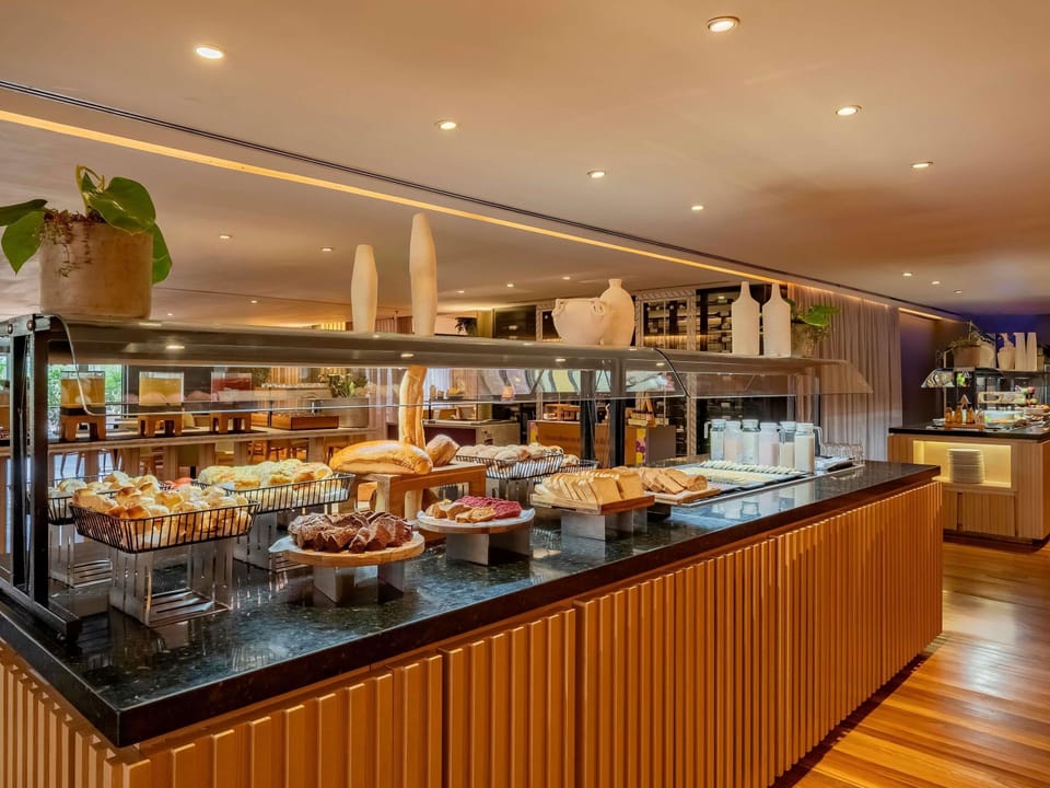 Daily buffet breakfast for a fee