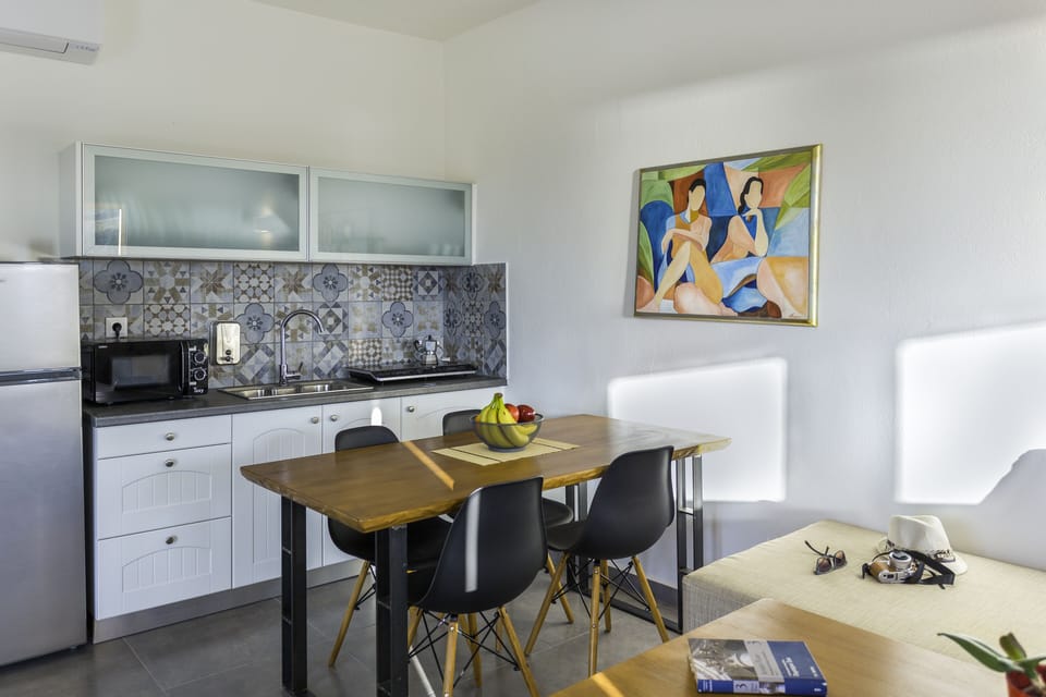 Sea View Suite | Private kitchen | Full-size fridge, microwave, espresso maker, electric kettle