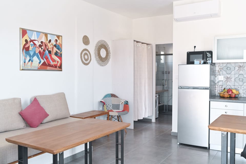 Sea View Suite | Living area | 32-inch Smart TV with digital channels, TV