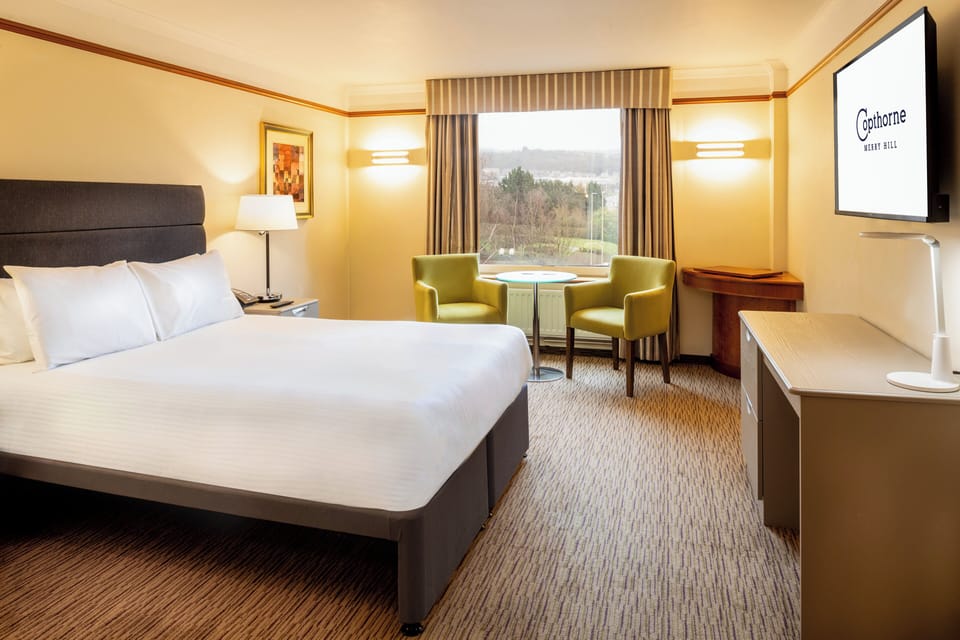 Standard Room, 1 King Bed | In-room safe, desk, laptop workspace, soundproofing