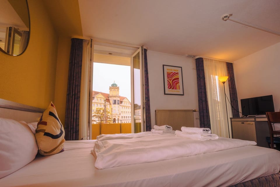 Family Double or Twin Room | Individually decorated, individually furnished, desk, laptop workspace