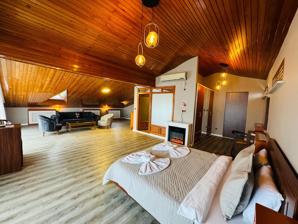 Panoramic Triple Room, Sea View | Premium bedding, minibar, desk, bed sheets