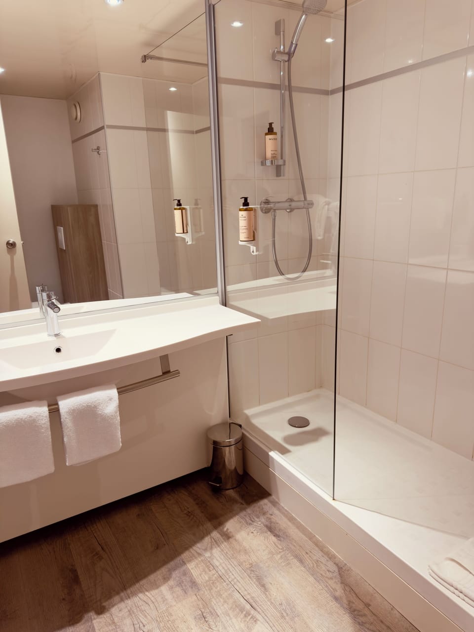 Combined shower/tub, eco-friendly toiletries, hair dryer, towels