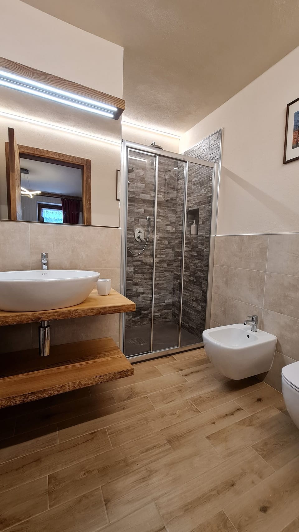 Deluxe Room, Mountain View, Garden Area | Bathroom | Shower, rainfall showerhead, free toiletries, hair dryer
