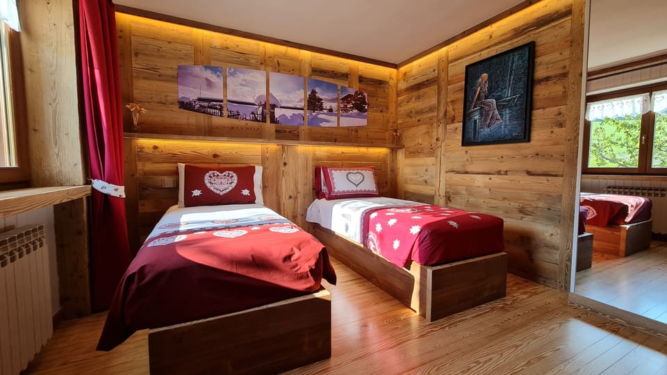 Comfort Room, Mountain View, Mountainside | Premium bedding, down comforters, memory foam beds, blackout drapes