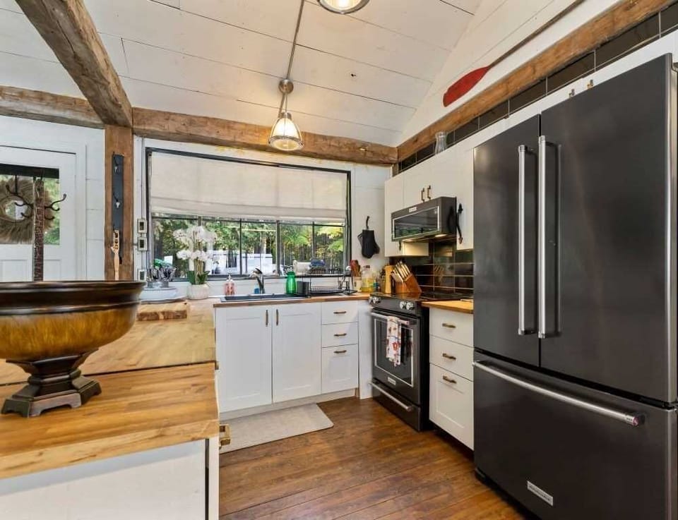 Fully equipped kitchen with complete set of cookware