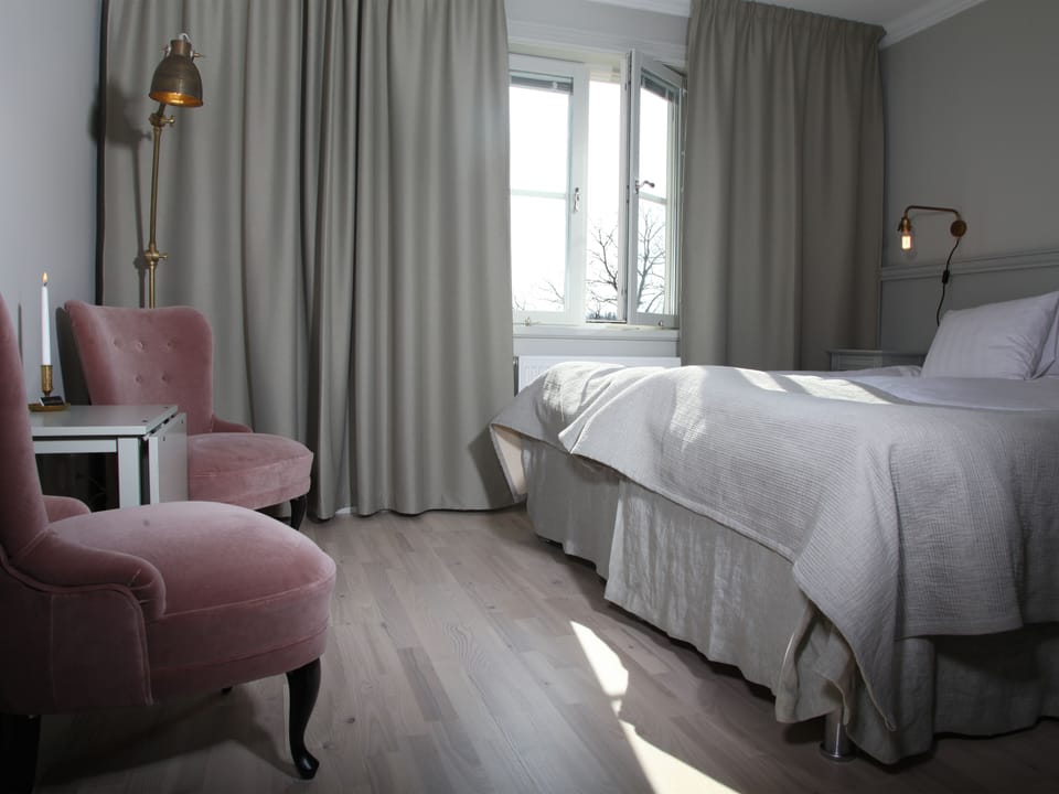 Desk, rollaway beds (surcharge), WiFi (free), bed sheets