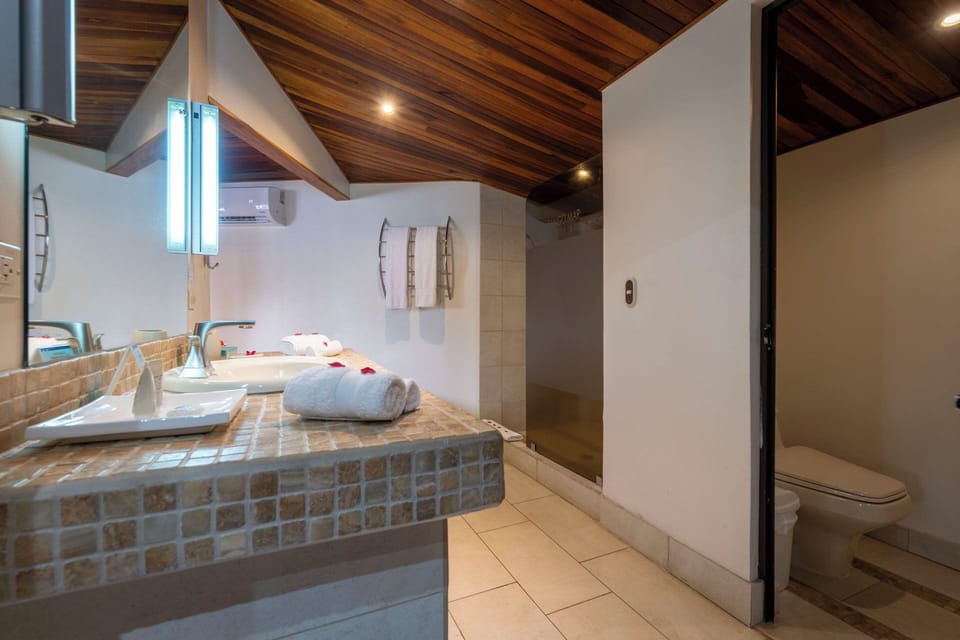 Tiki Suites | Bathroom | Shower, hair dryer, towels