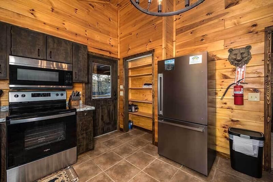 Cabin's Stainless Steel Appliances