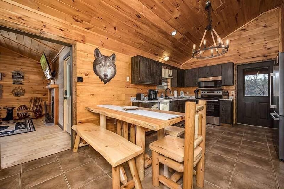 Family Dining 