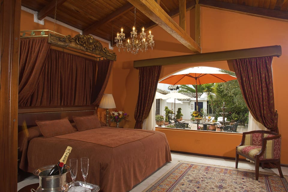 Deluxe King Suite | In-room safe, desk, WiFi (free), alarm clocks