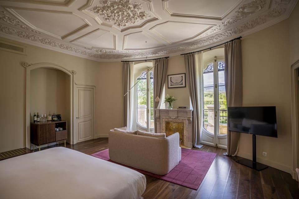 Premium bedding, down comforters, minibar, in-room safe