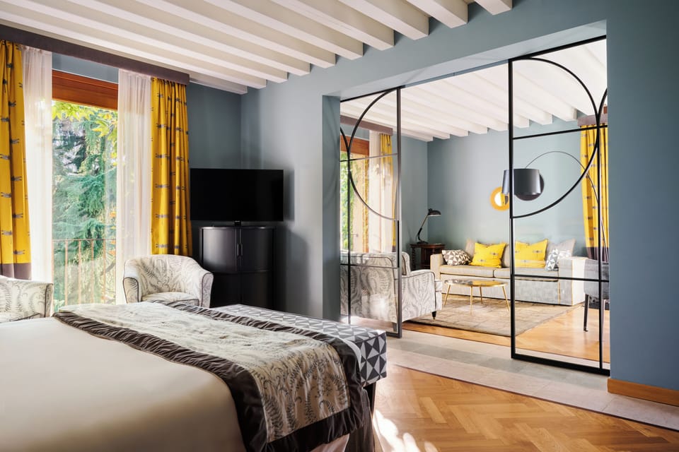 Luxury Suite | Living area | Flat-screen TV, pay movies