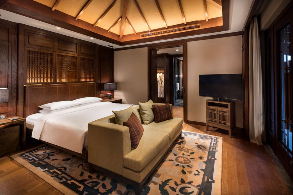 Premium bedding, minibar, in-room safe, desk
