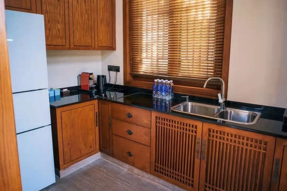 Coffee/tea maker, electric kettle, eco-friendly cleaning products