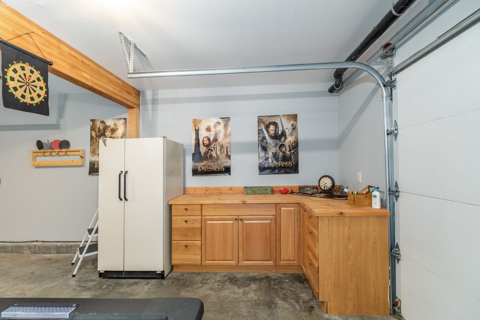Cabin, 5 Bedrooms | Private kitchen | Coffee/tea maker, fridge, oven, toaster