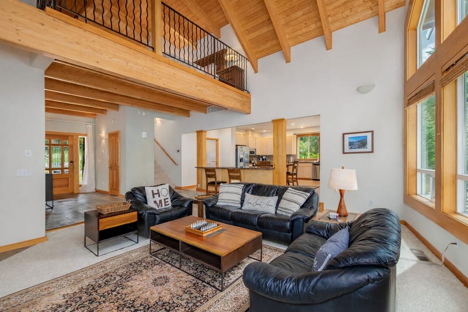 Cabin, 3 Bedrooms | Living area | Streaming services