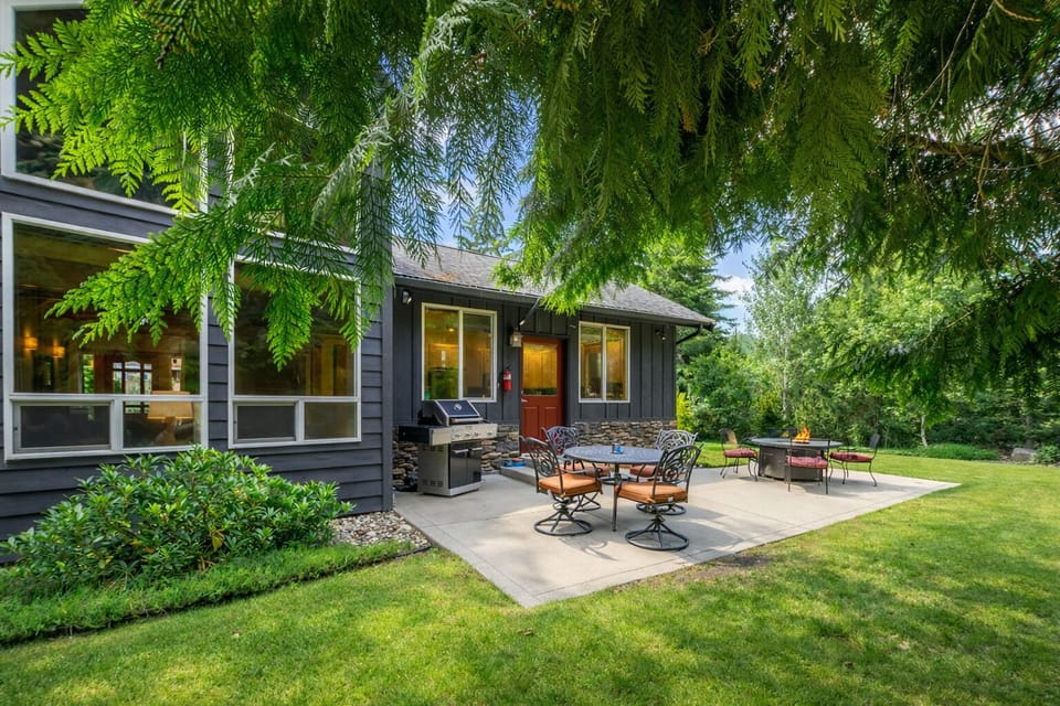 Cabin, 3 Bedrooms | Outdoor dining