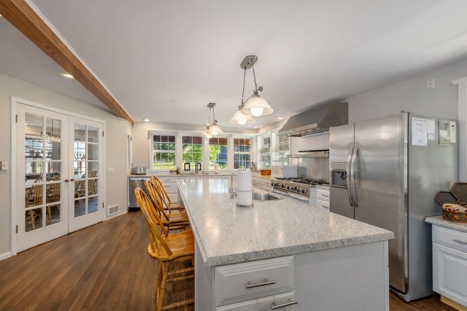 Cabin, 4 Bedrooms | Private kitchen | Coffee/tea maker, fridge, oven, toaster